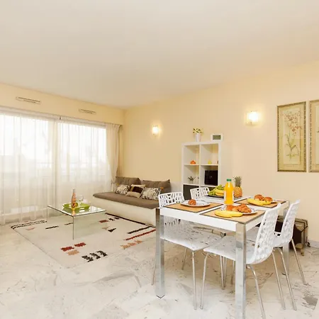 Superb 50m2 Flat - 4 Min To Palais, 1 Min To *