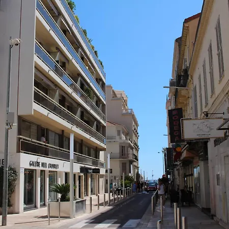 Superb 50m2 Flat - 4 Min To Palais, 1 Min To Διαμέρισμα